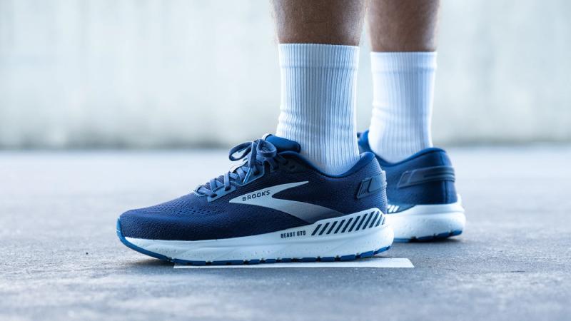 Brooks Beast بهترین کفش برای کف پای صاف