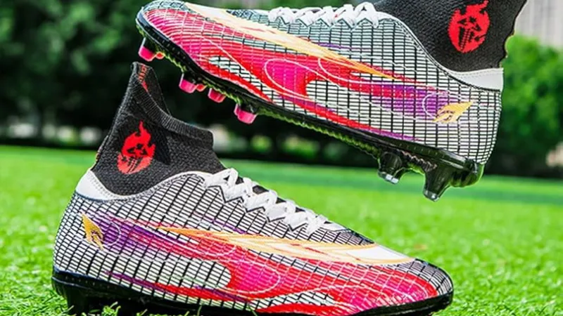 کفش فوتبال مردانه (Football Sneakers)